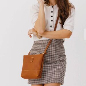 Portland Leather Crossbody - Festival Bag in honey NWOT